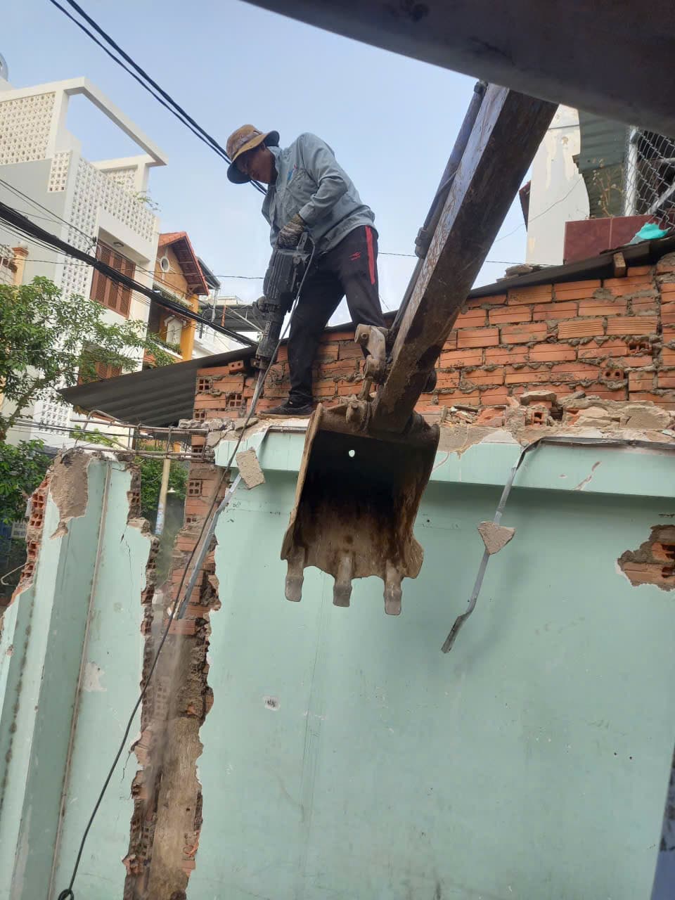 Đào móng công trình nhà xưởng