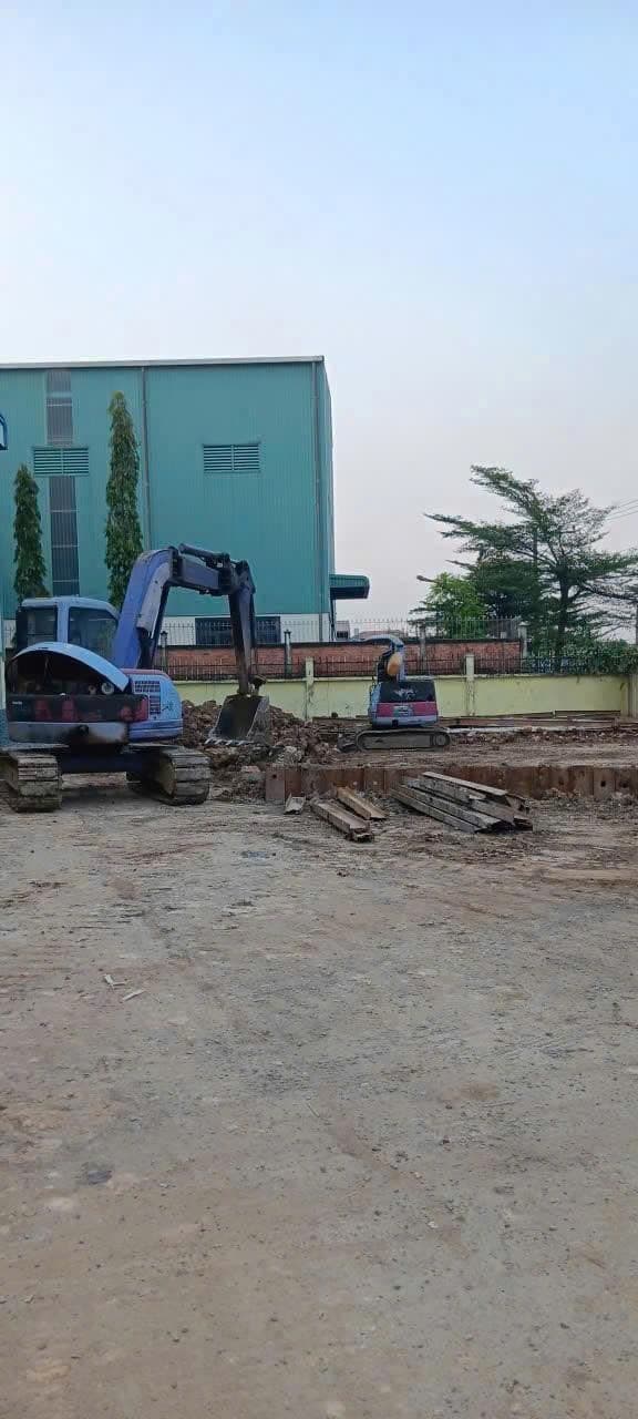 Đào móng công trình nhà xưởng Tân Uyên