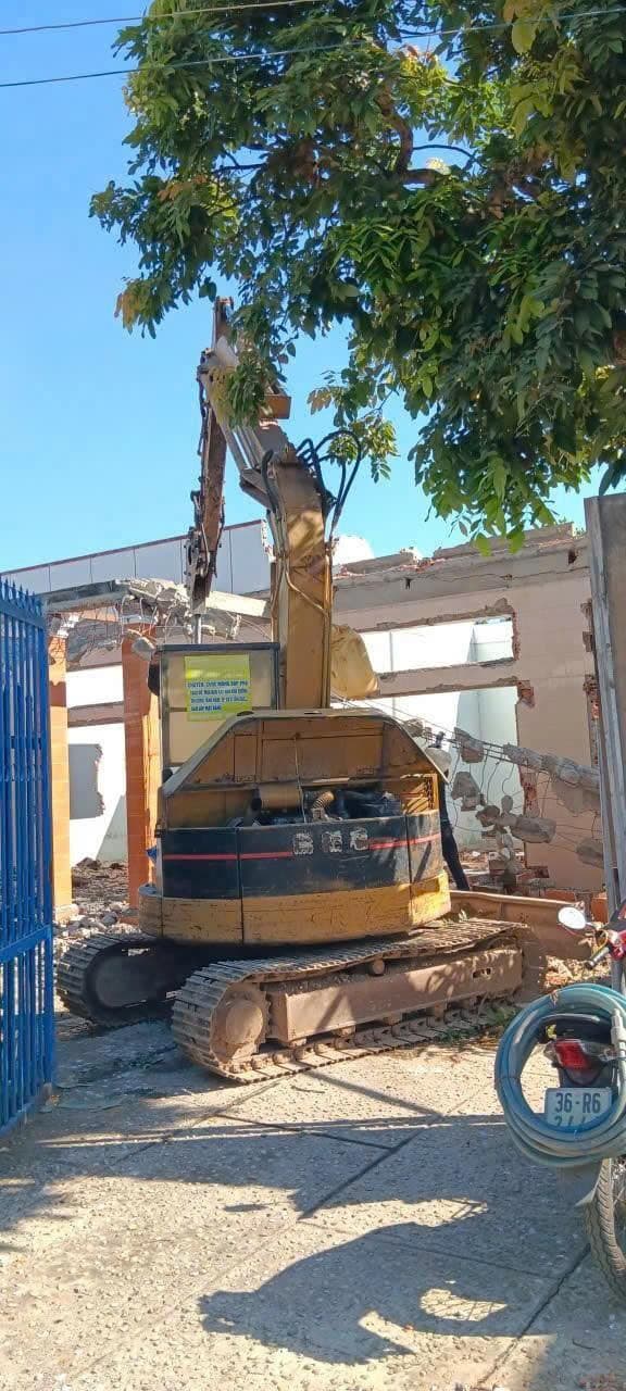 Phá dỡ nhà cao tầng Quận 10