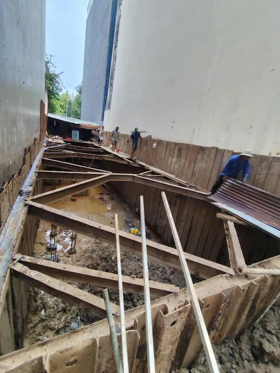 Thi công đào móng và ép cừ C